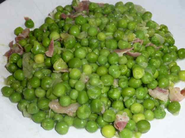 Pèsols ofegats amb pernil ibèric 01