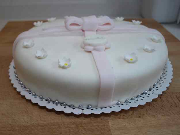 Pastís de xocolata blanca amb fondant