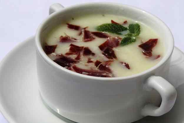 Sopa de meló amb pernil