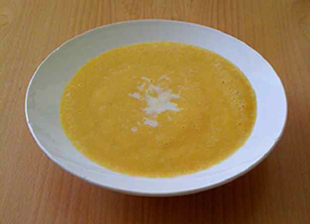 crema de verdures amb poma i núvol blanc