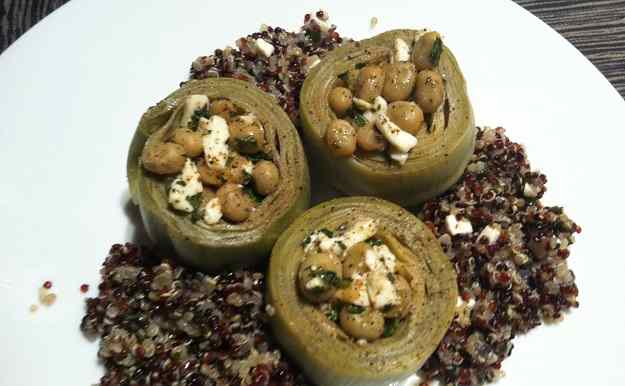 Carxofes farcides de favetes a la menta