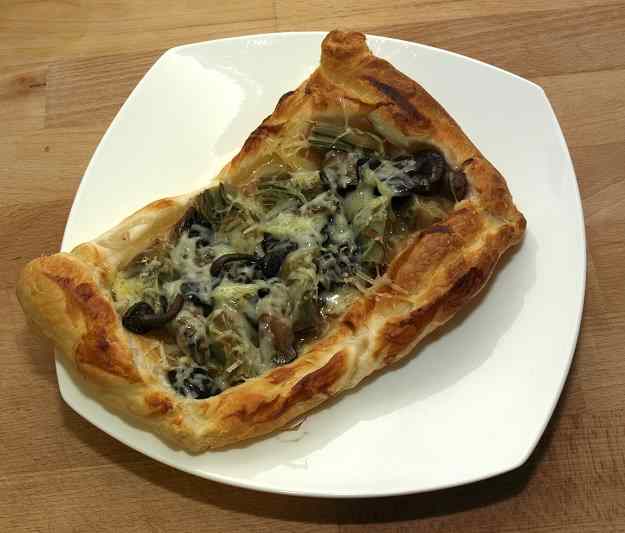 Pizzetes de carxofes, bolets i gruyère