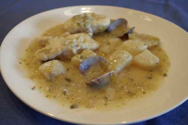 Rap amb cloïses i patates