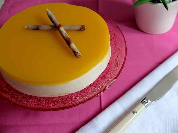 Pastís de formatge, xocolata blanca i mango