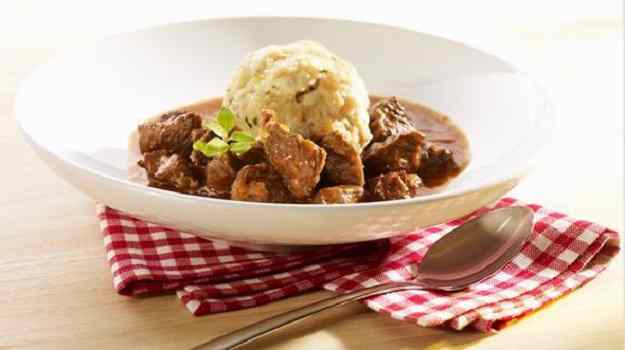Gulasch de vedella amb Semmelknödel 01