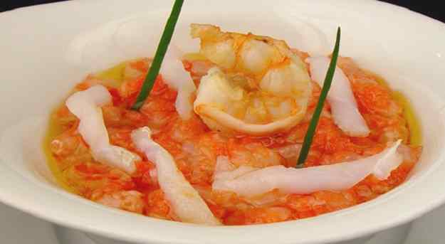 ESQUEIXADA DE GAMBES I BACALLÀ AMB TOMÀQUET FRESC I ALLADA SUAU