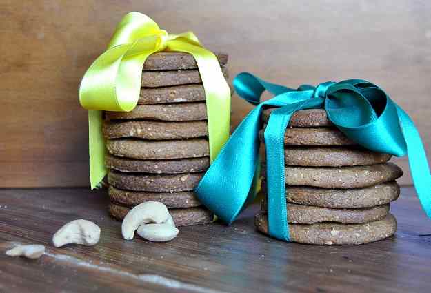 Galetes cruixents de mel i anacards