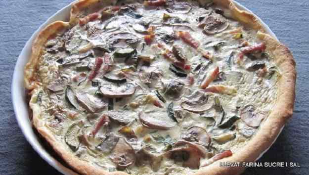 QUICHE DE CARBASSÓ,XAMPINYONS,PERNIL DOLÇ I FORMATGE IDIAZÀBAL 02