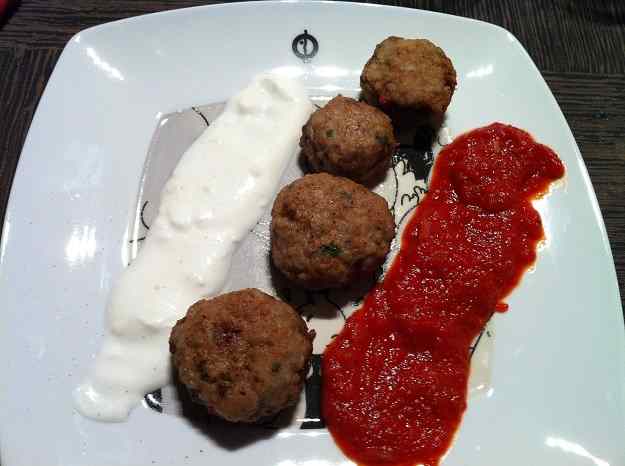 Mandonguilles de xai amb albergínia (49/60)