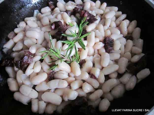 MONGETES SALTEJADES AMB PERNIL IBÈRIC