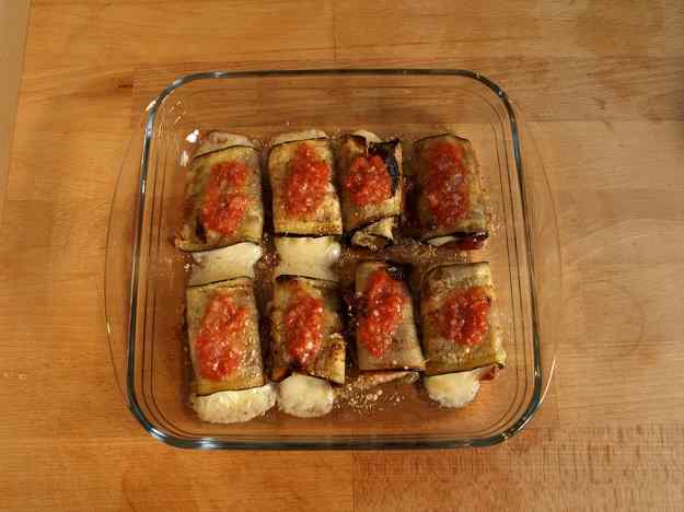 Rotllos d’albergínia pernil ibèric i mozzarella