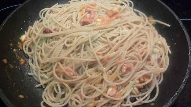 ESPAGUETIS INTEGRALS AMB GRANA